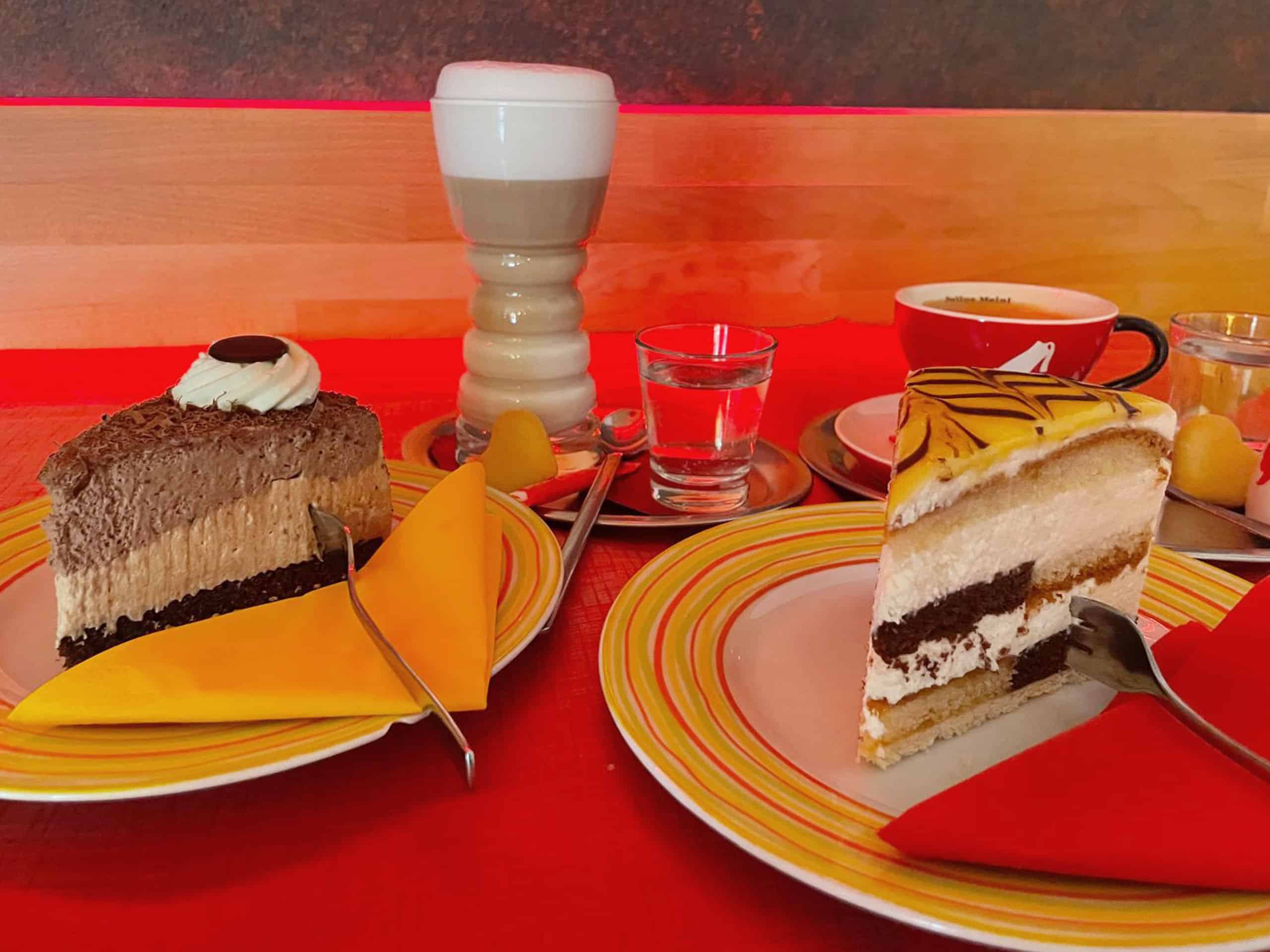 der-Klassiker-Stueck-Torte-und-kaffee