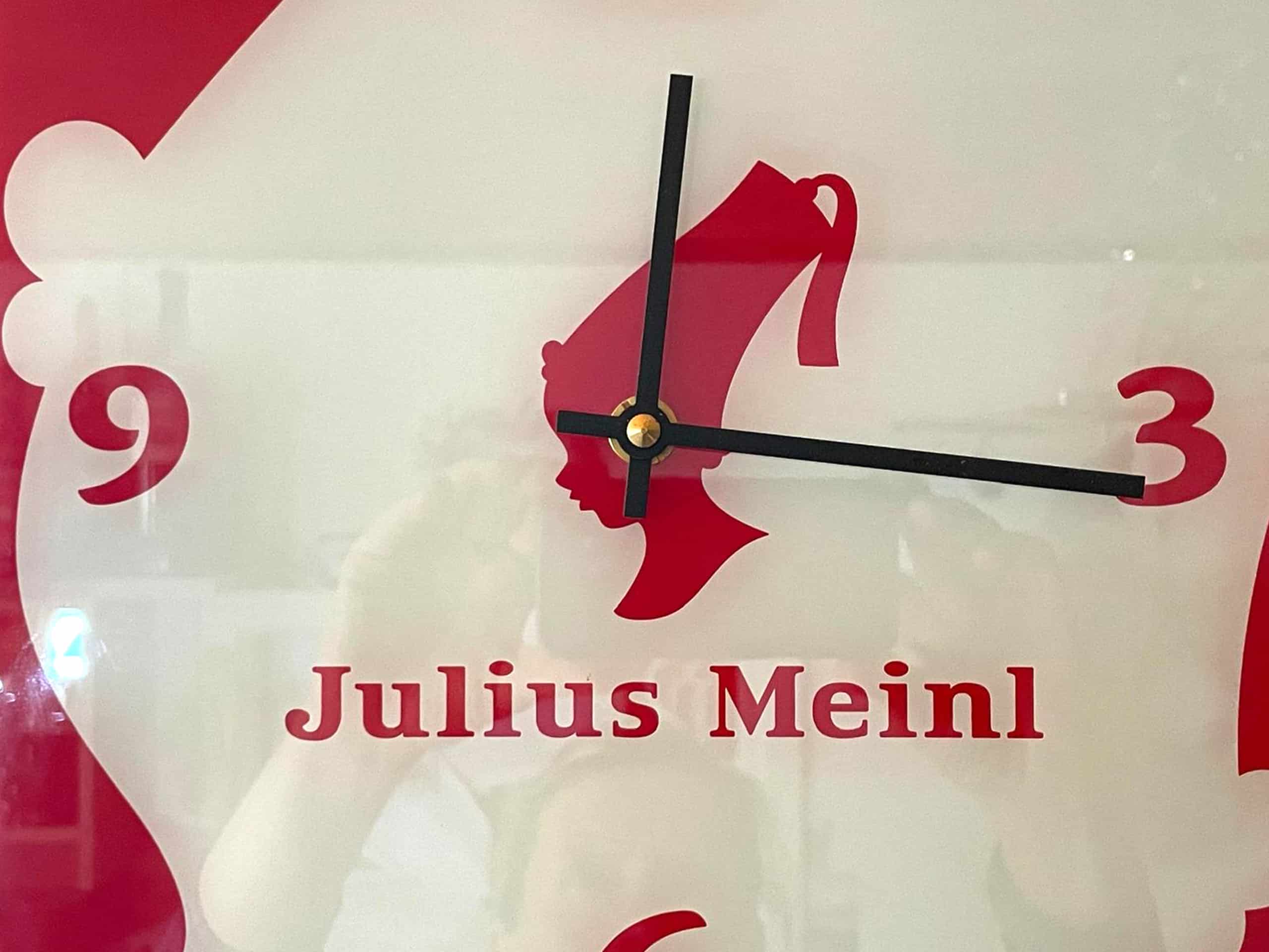 oeffnungszeiten-cafebar-paula_meinl-uhr